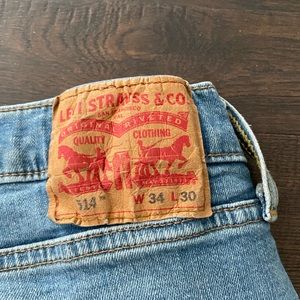The original Levi’s 514 fits 34x30.